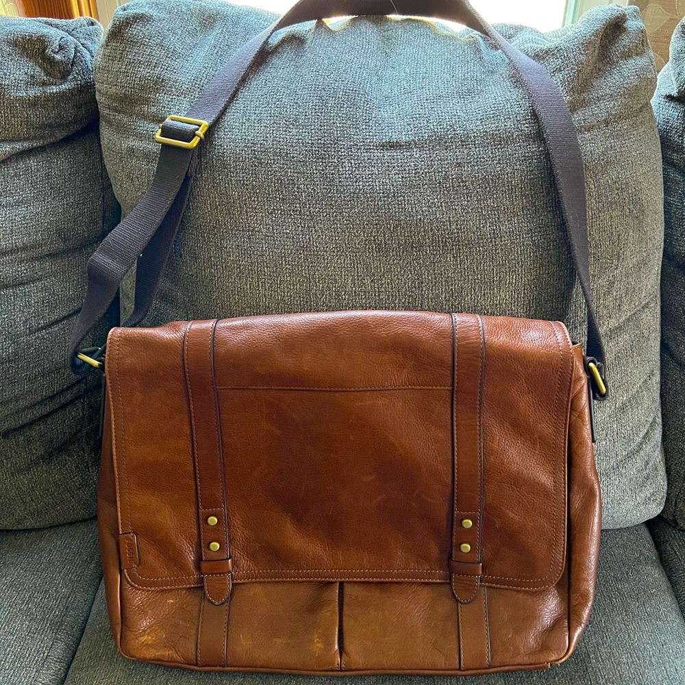 Vintage Leather Fossil Messenger Bag